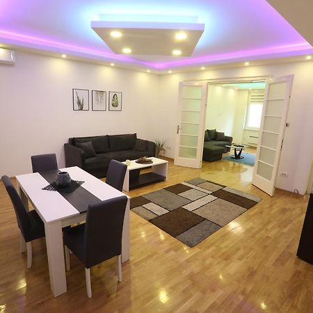 De Luxe Republic Square Apartment Of 100Sqm Belgrado Exterior foto